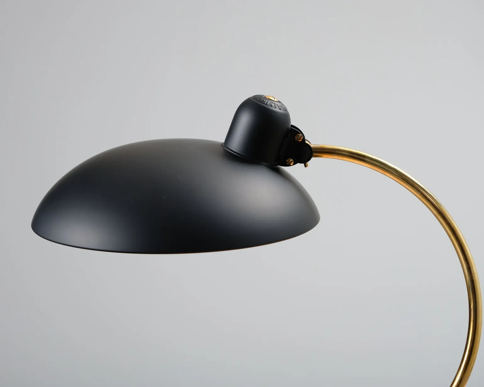 Fritz Hansen Kaiser Idell 6631-T Luxus bordslampa mässing / svart