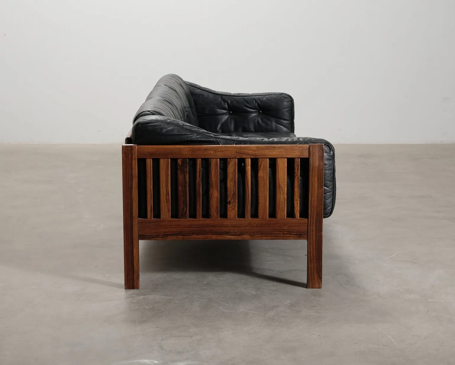Futura Möbler Monte Carlo 3-sits vintage soffa svart läder
