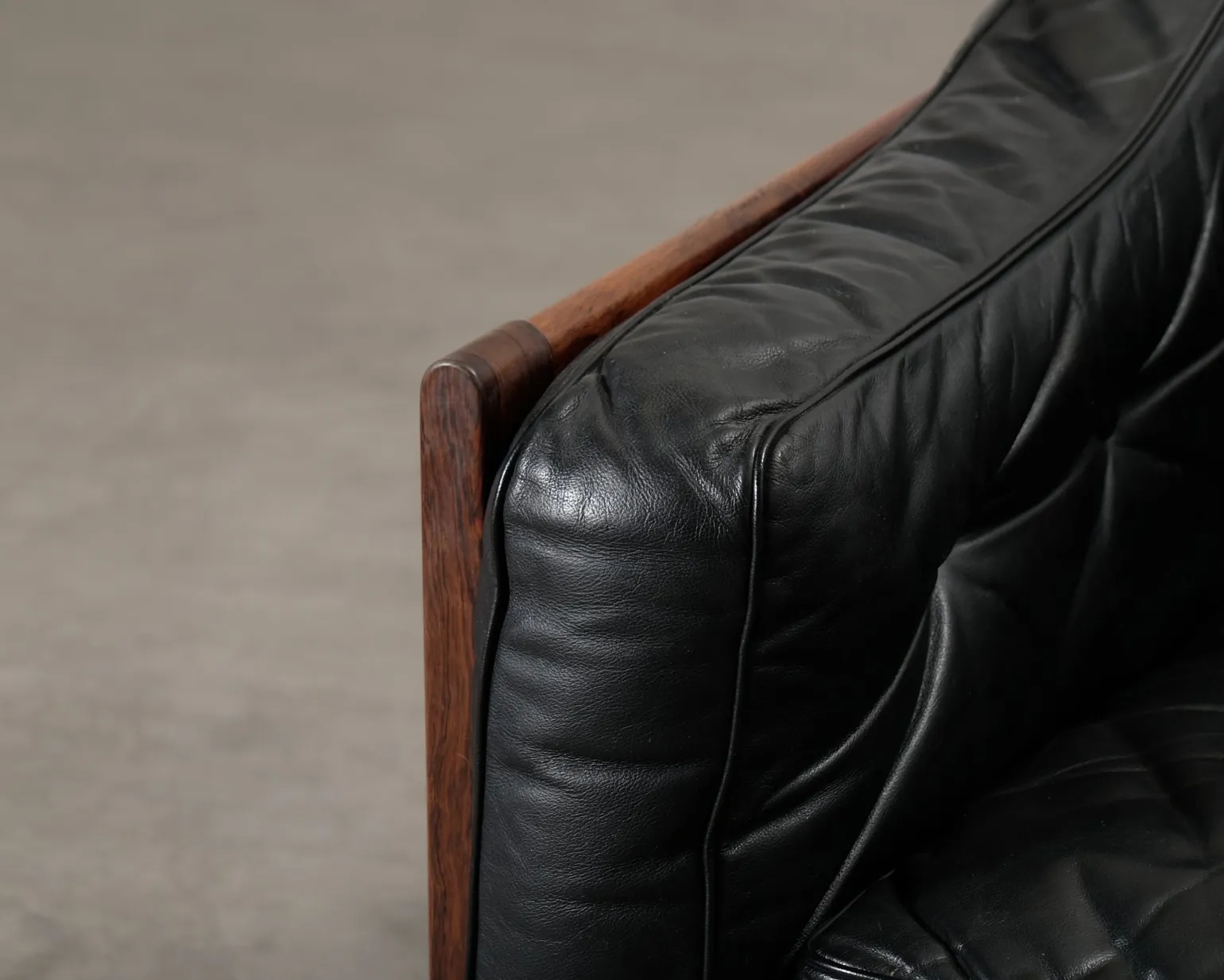 Futura Möbler Monte Carlo 3-sits vintage soffa svart läder