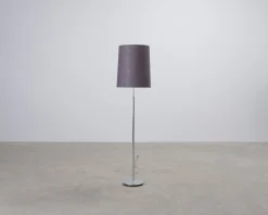 Golvlampa grå