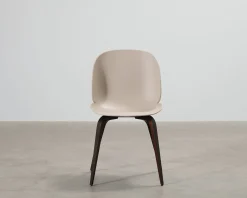 GUBI Beetle-stol beige / rökt ek