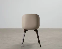 GUBI Beetle-stol beige / rökt ek