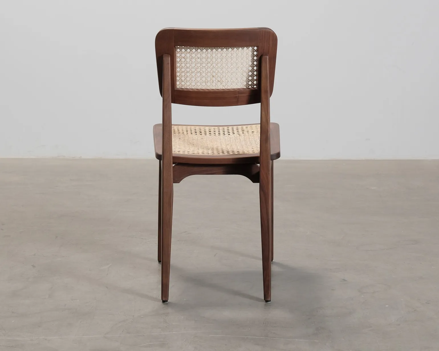 Gubi C-chair valnöt / rotting