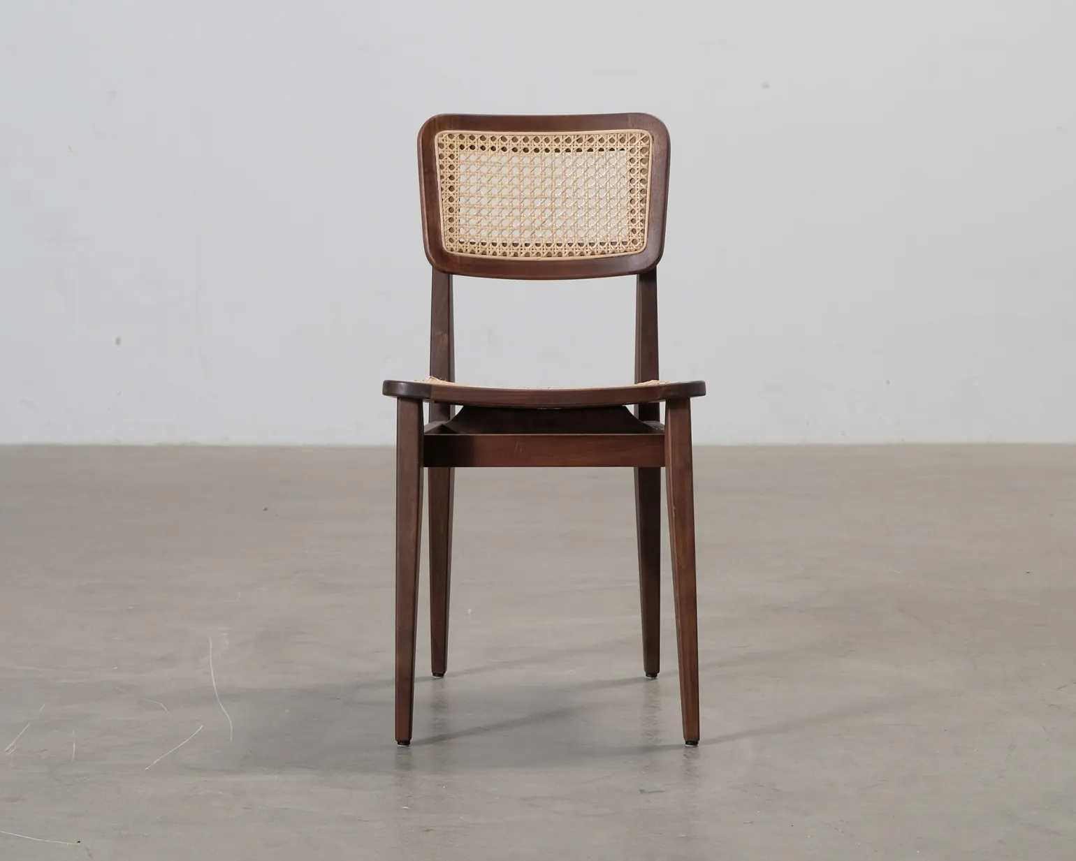 Gubi C-chair valnöt / rotting