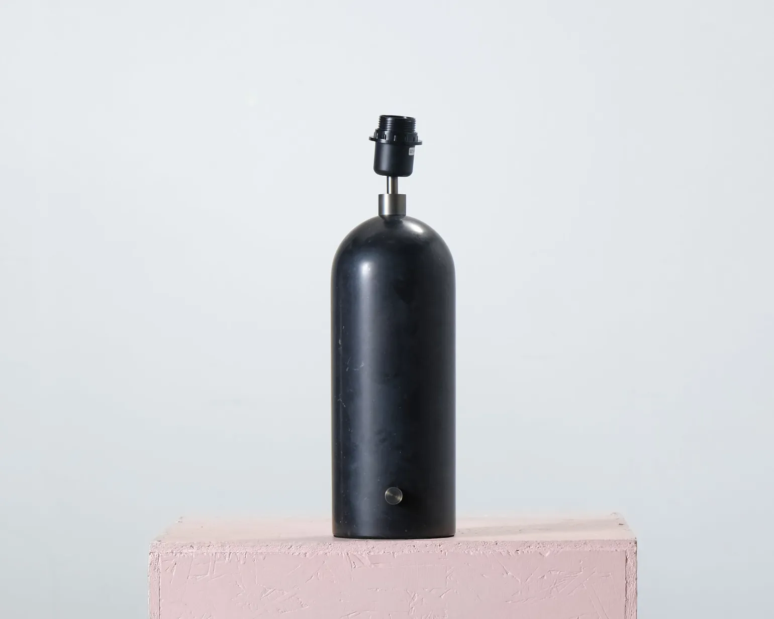 Gubi Gravity lampfot svart