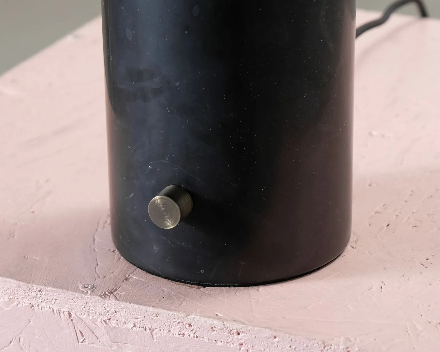Gubi Gravity lampfot svart