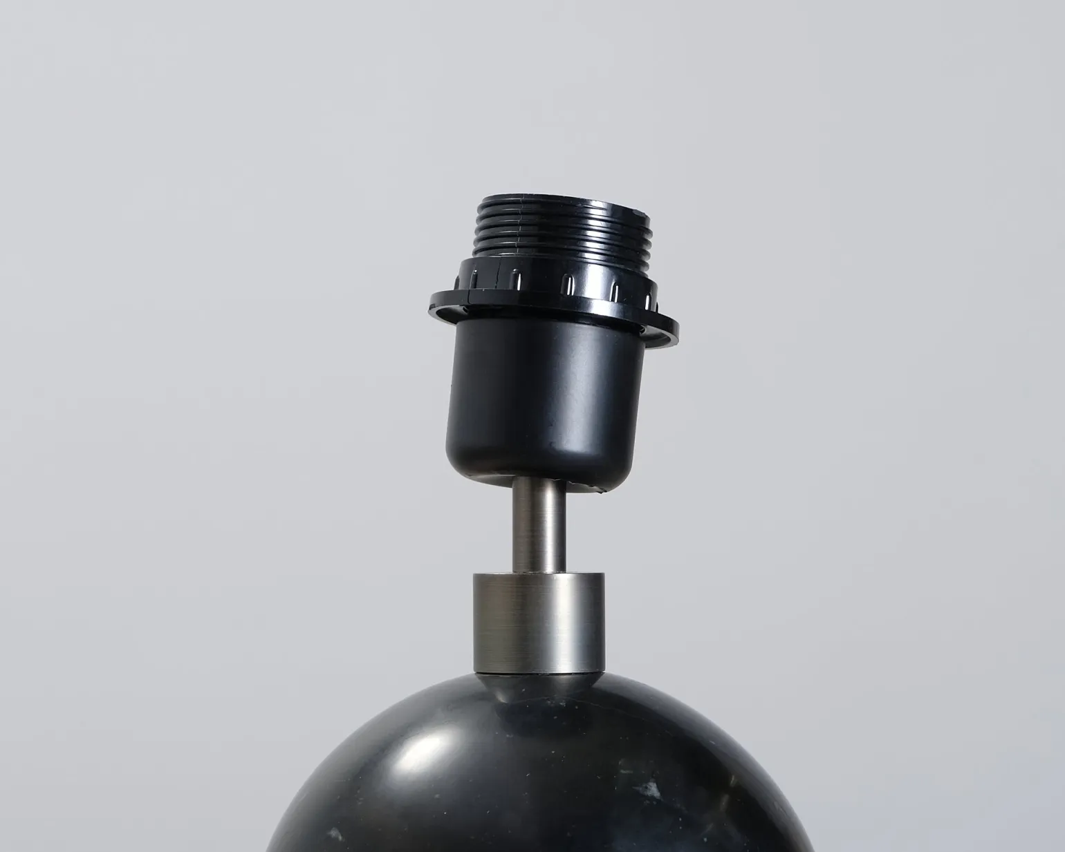 Gubi Gravity lampfot svart