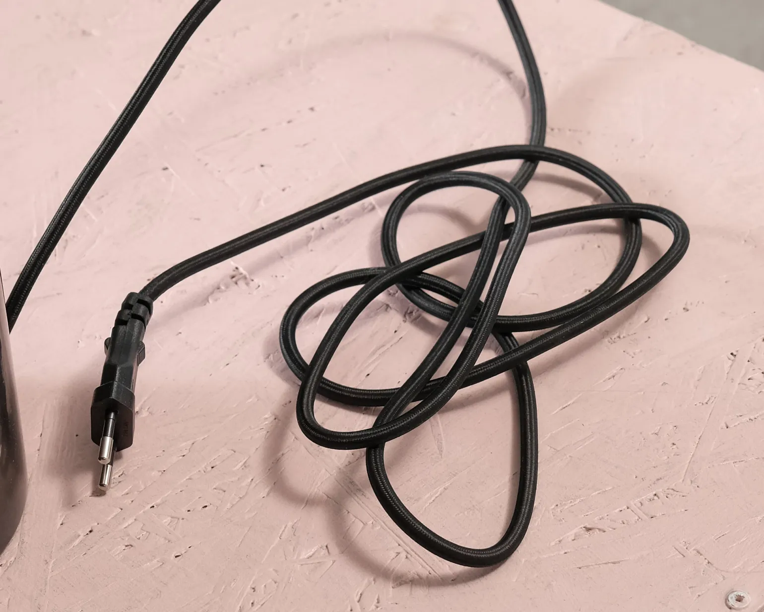 Gubi Gravity lampfot svart