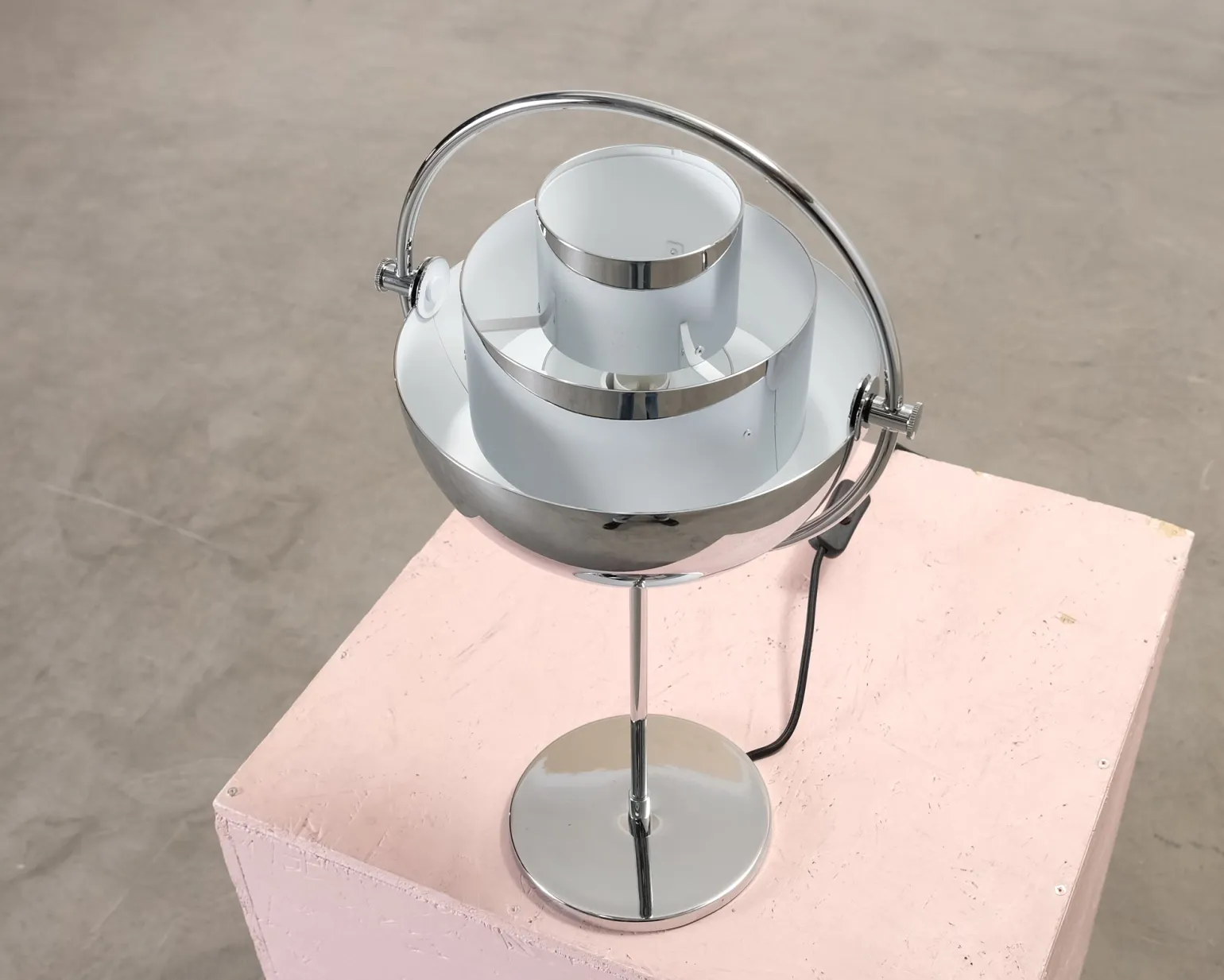 Gubi Multi-Lite bordslampa krom