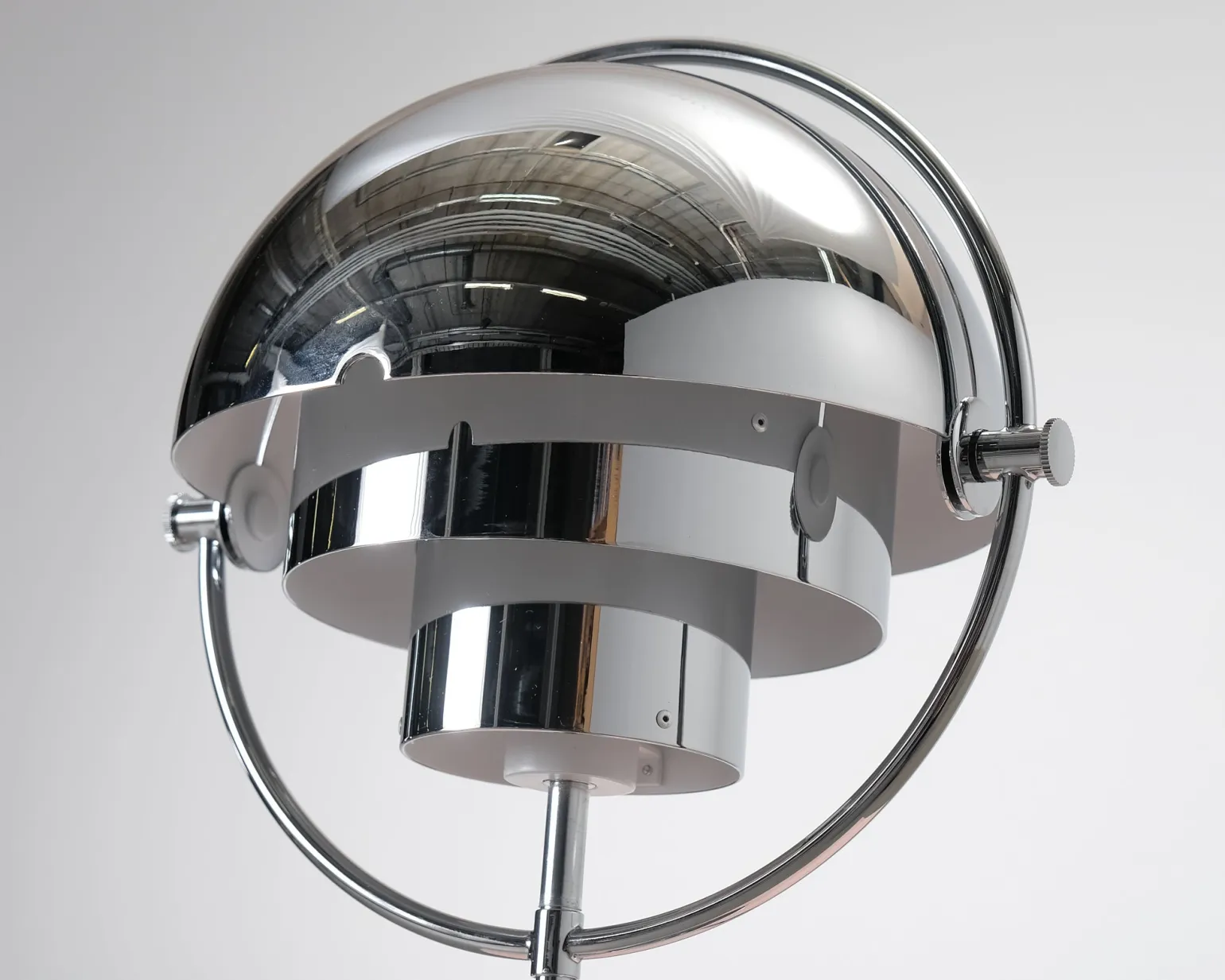 Gubi Multi-Lite bordslampa krom