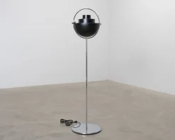 Gubi Multi-Lite golvlampa svart / krom