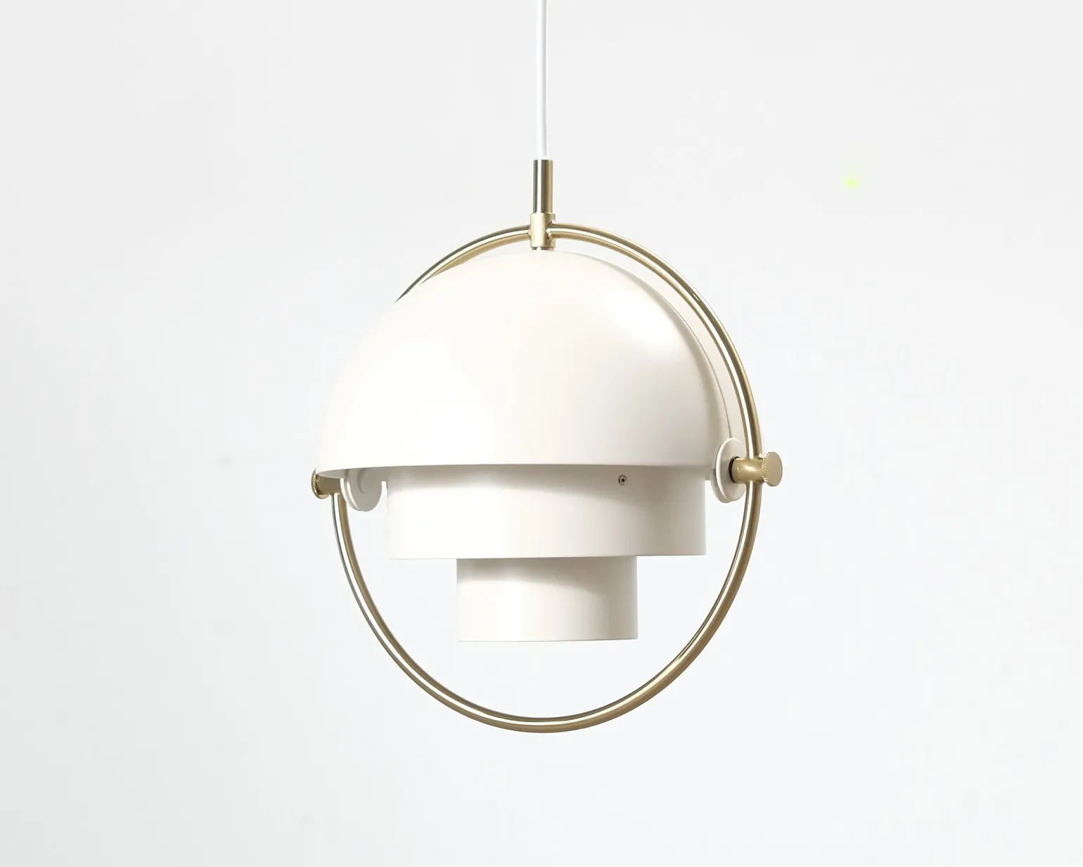 Gubi Multi-Lite pendellampa ø 25,5 cm vit / mässing