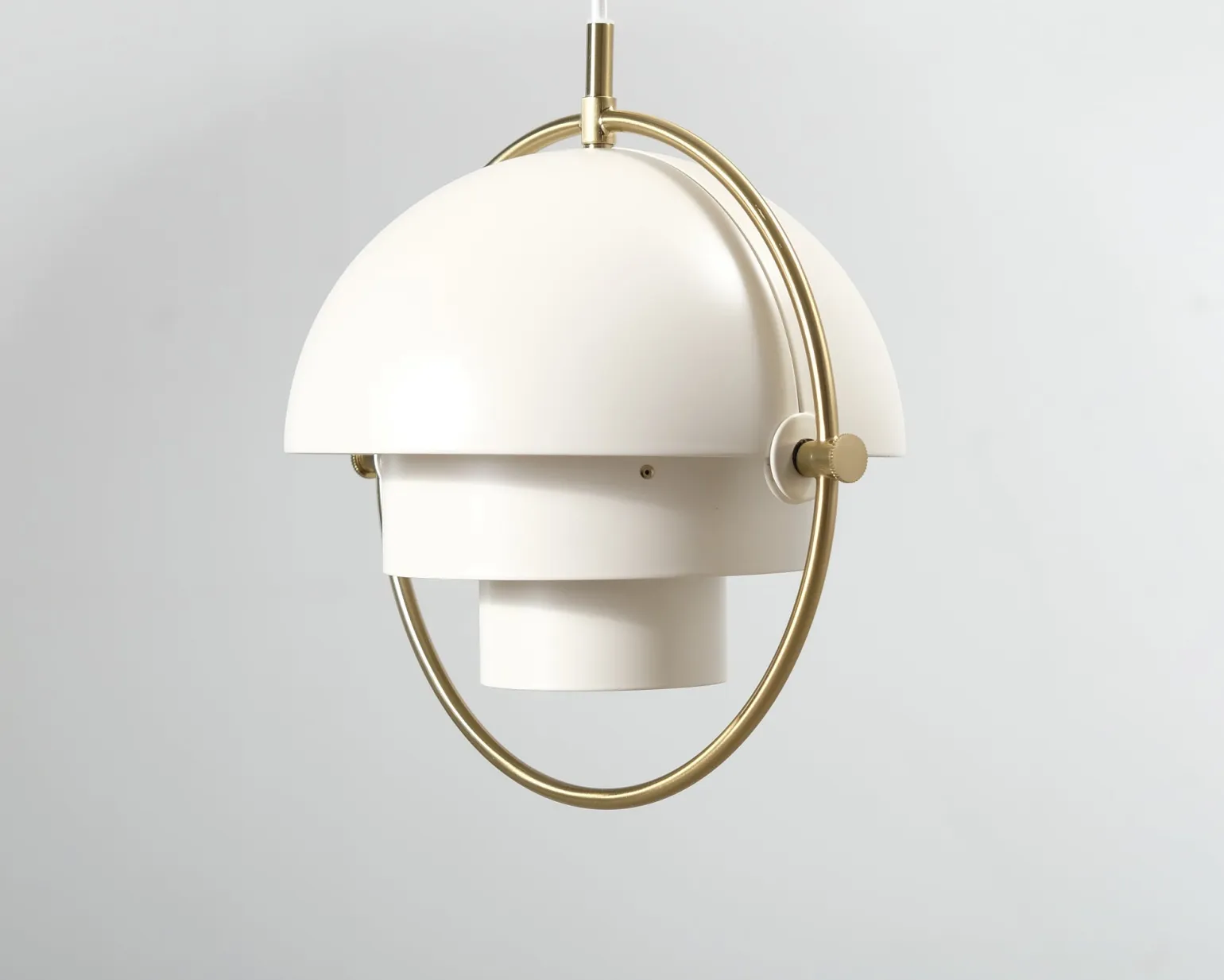 Gubi Multi-Lite pendellampa ø 25,5 cm vit / mässing