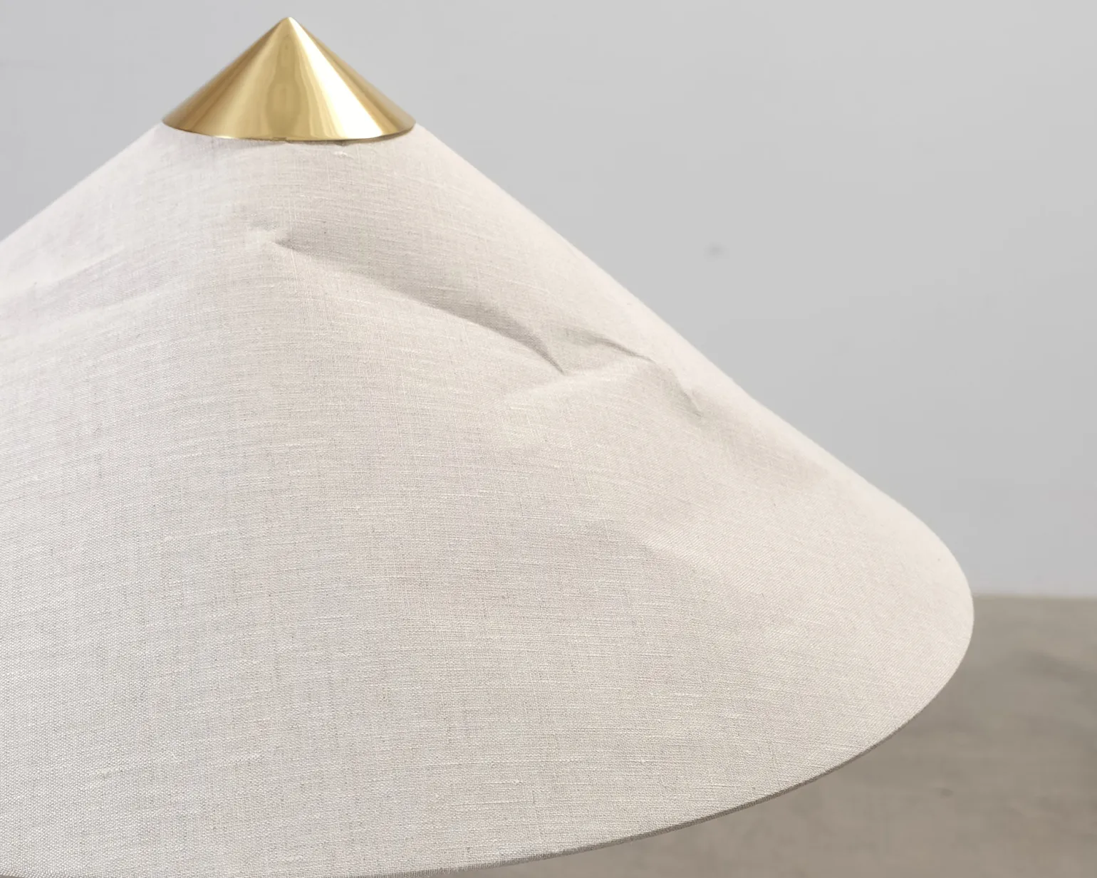 GUBI Tynell 9602 golvlampa canvas / mässing