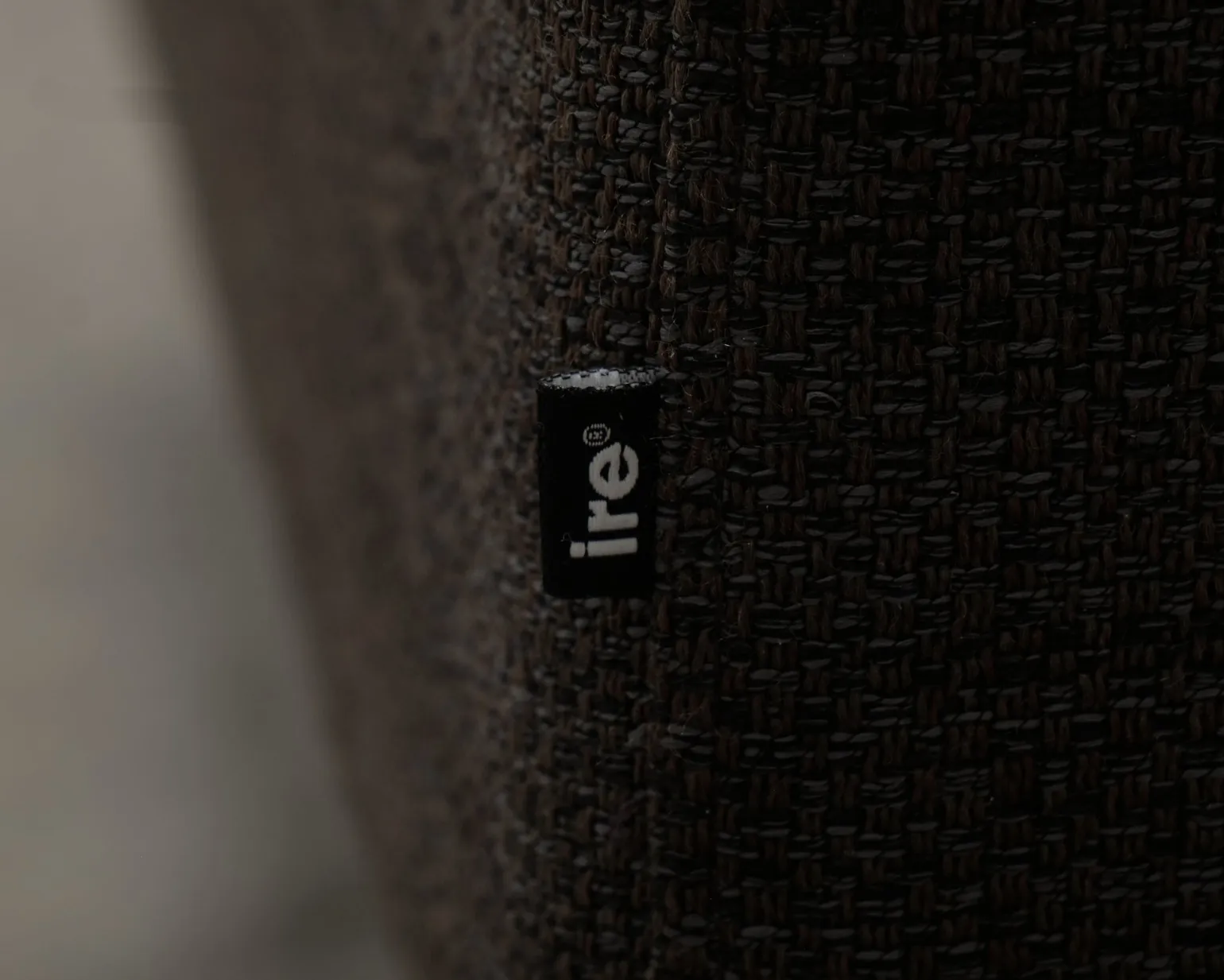 Ire Möbel Altero A 3-sits soffa brungrå