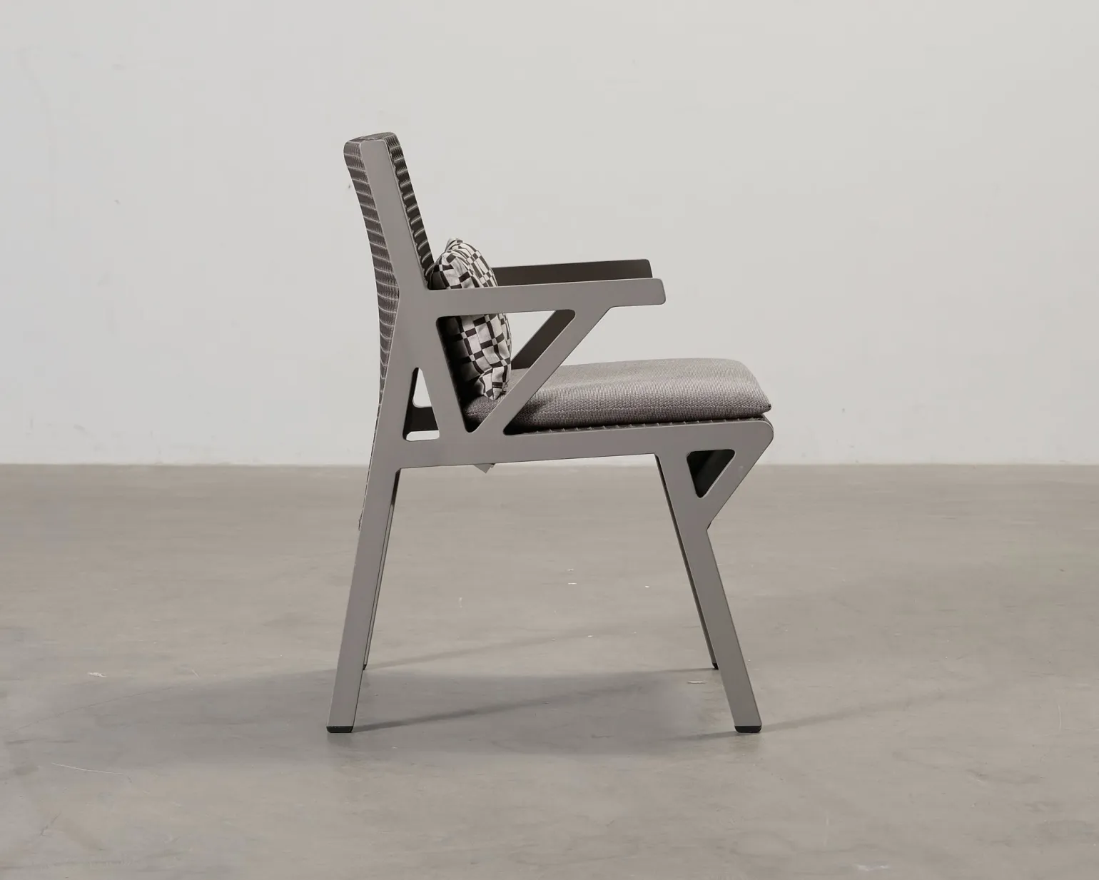 Kettal Vieques fåtölj grå