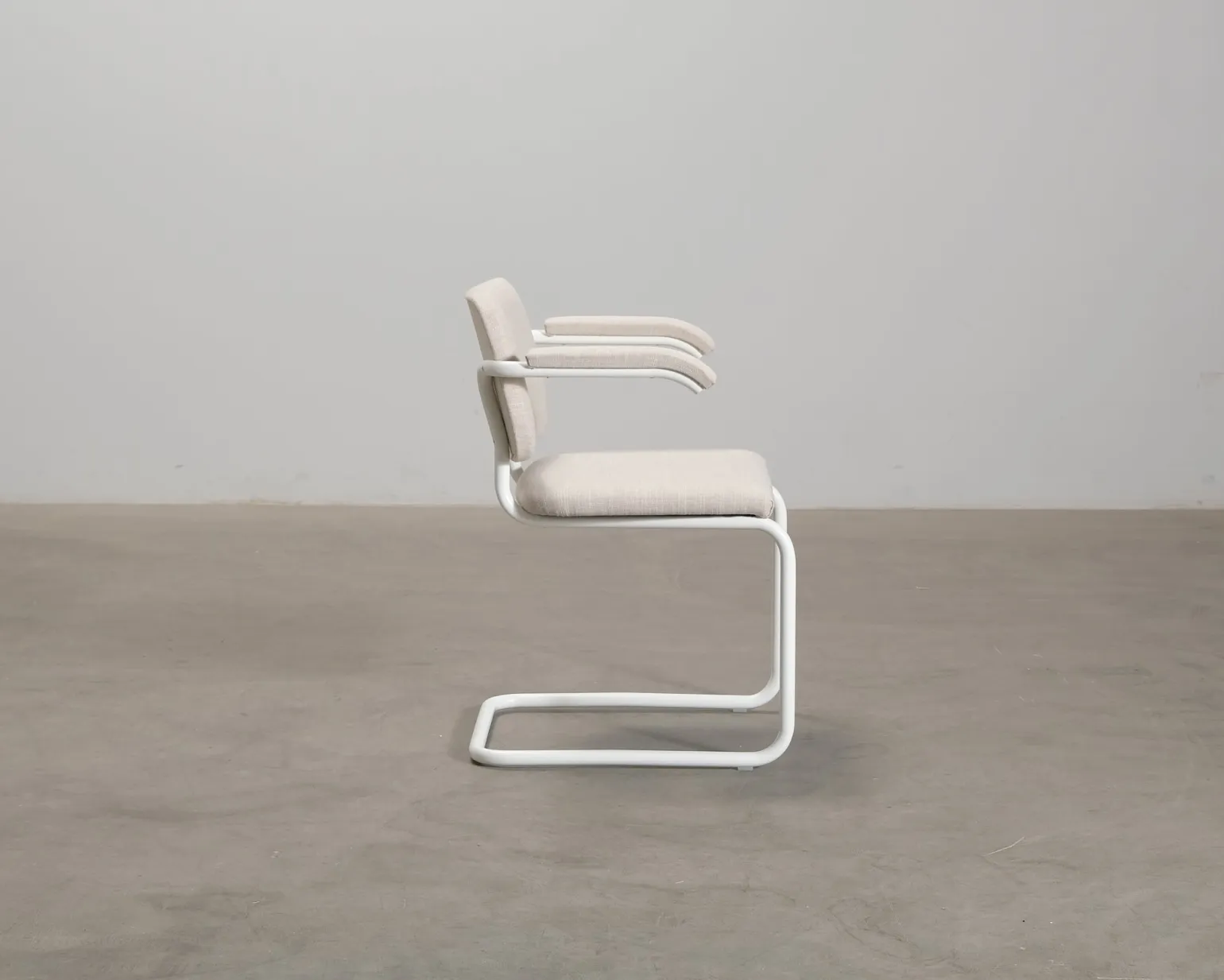 Knoll Cesca stol med armstöd beige / vit