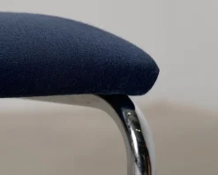 Knoll Cesca stol med armstöd brun / blå