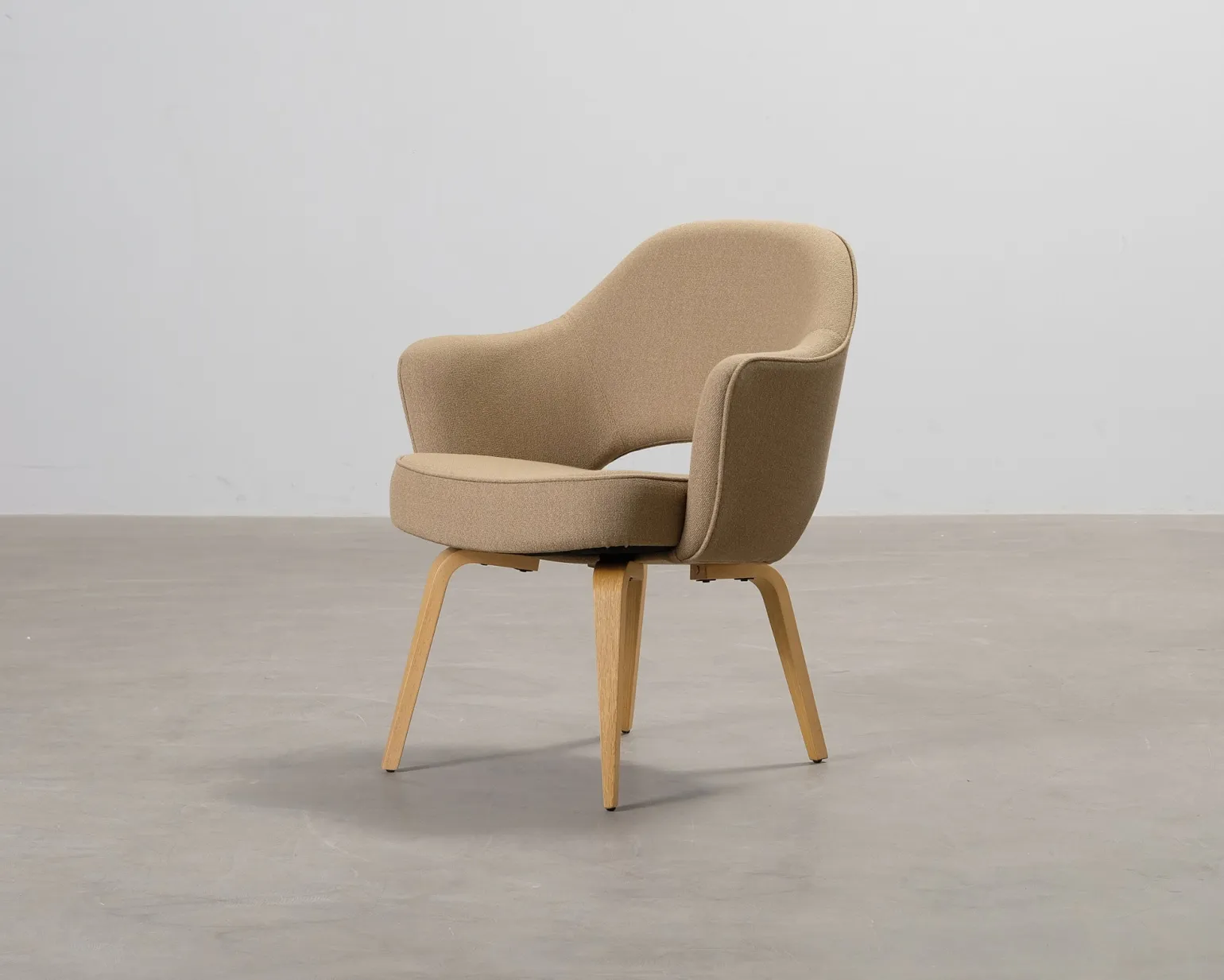 Knoll Eero Saarinen Executive Chair stol beige