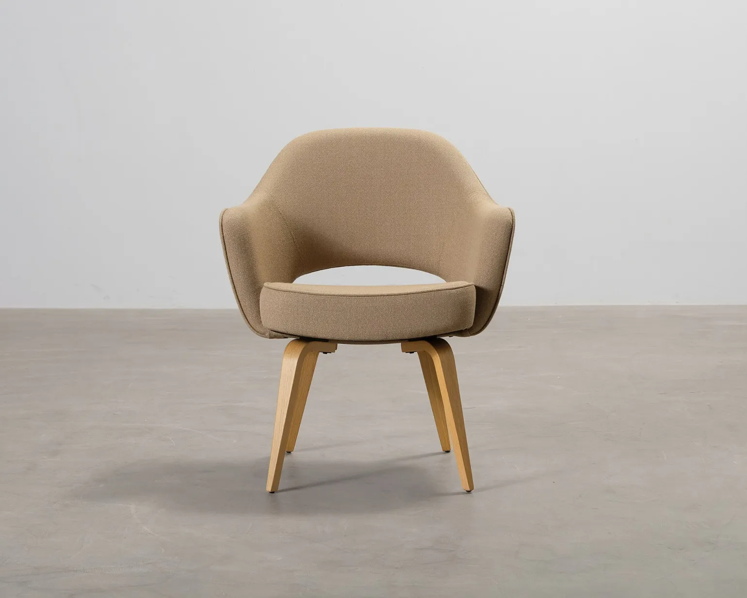 Knoll Eero Saarinen Executive Chair stol beige