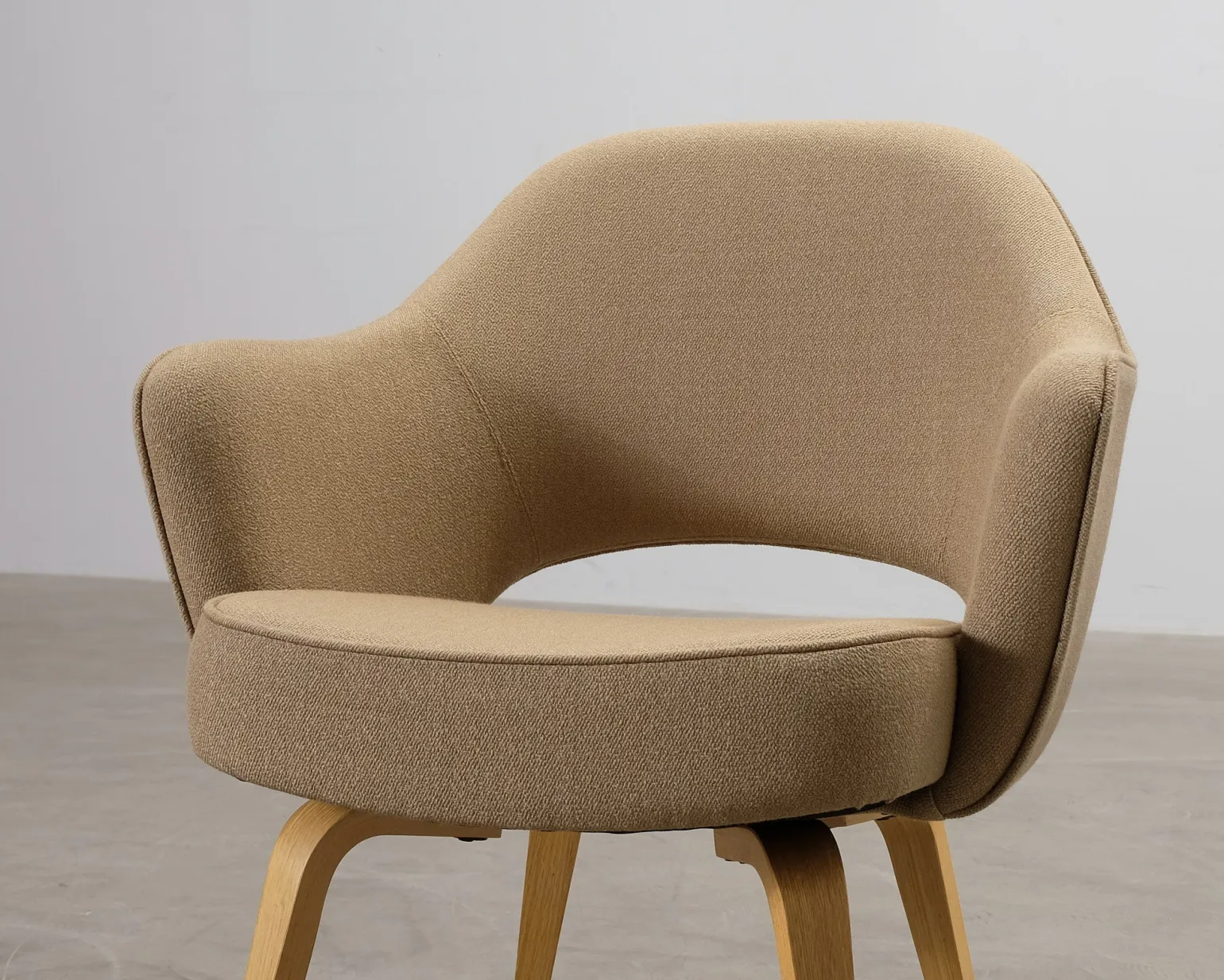 Knoll Eero Saarinen Executive Chair stol beige