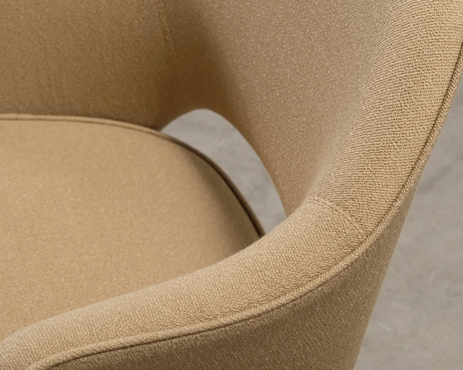 Knoll Eero Saarinen Executive Chair stol beige