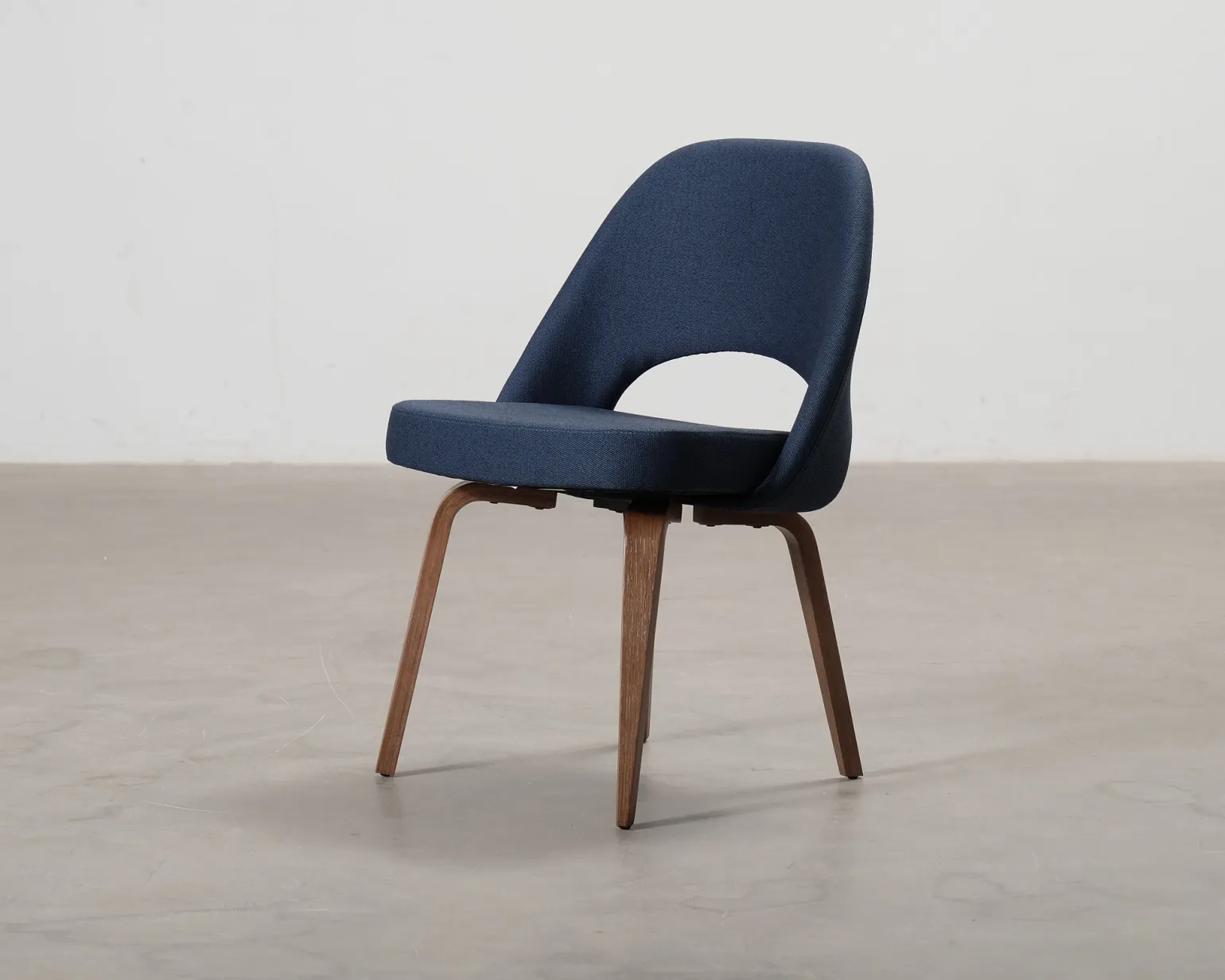 Knoll Eero Saarinen Executive Chair stol mörkblå