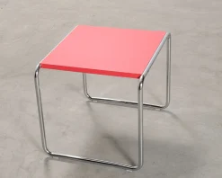 Knoll Laccio sidobord röd