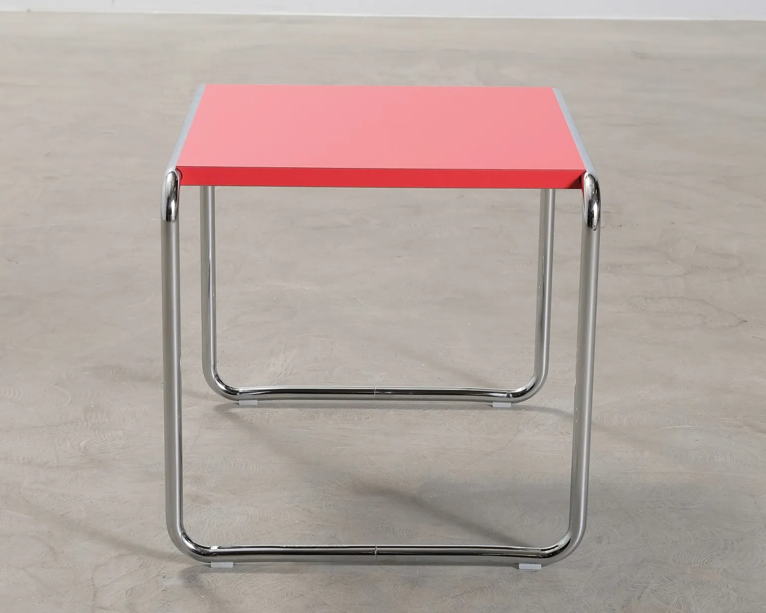 Knoll Laccio sidobord röd