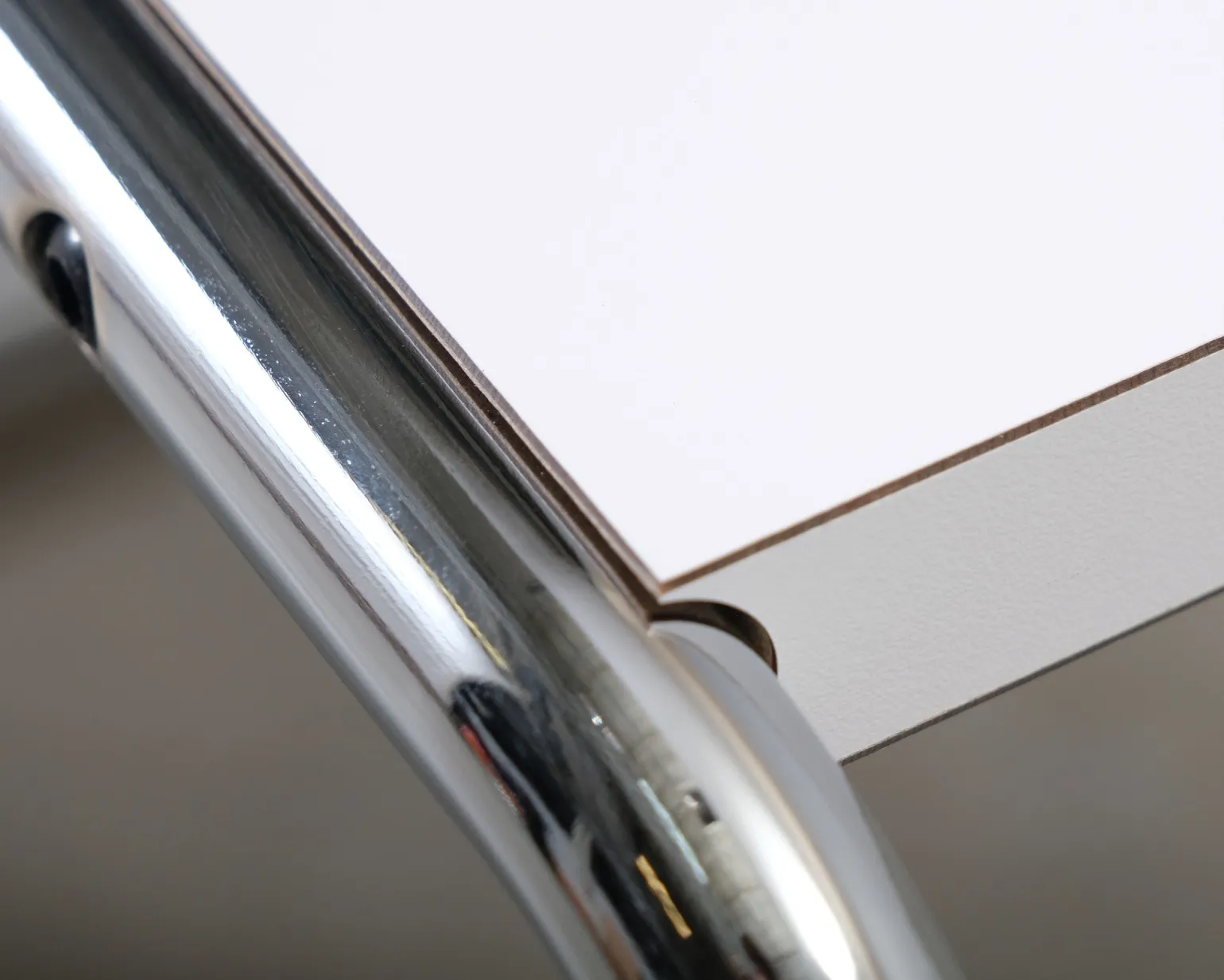Knoll Laccio sidobord vit