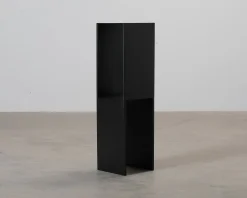 Kristina Dam Studio Pedestal sidobord svart