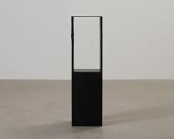 Kristina Dam Studio Pedestal sidobord svart
