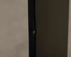Kristina Dam Studio Pedestal sidobord svart