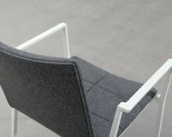 Lammhults Archal karmstol grå