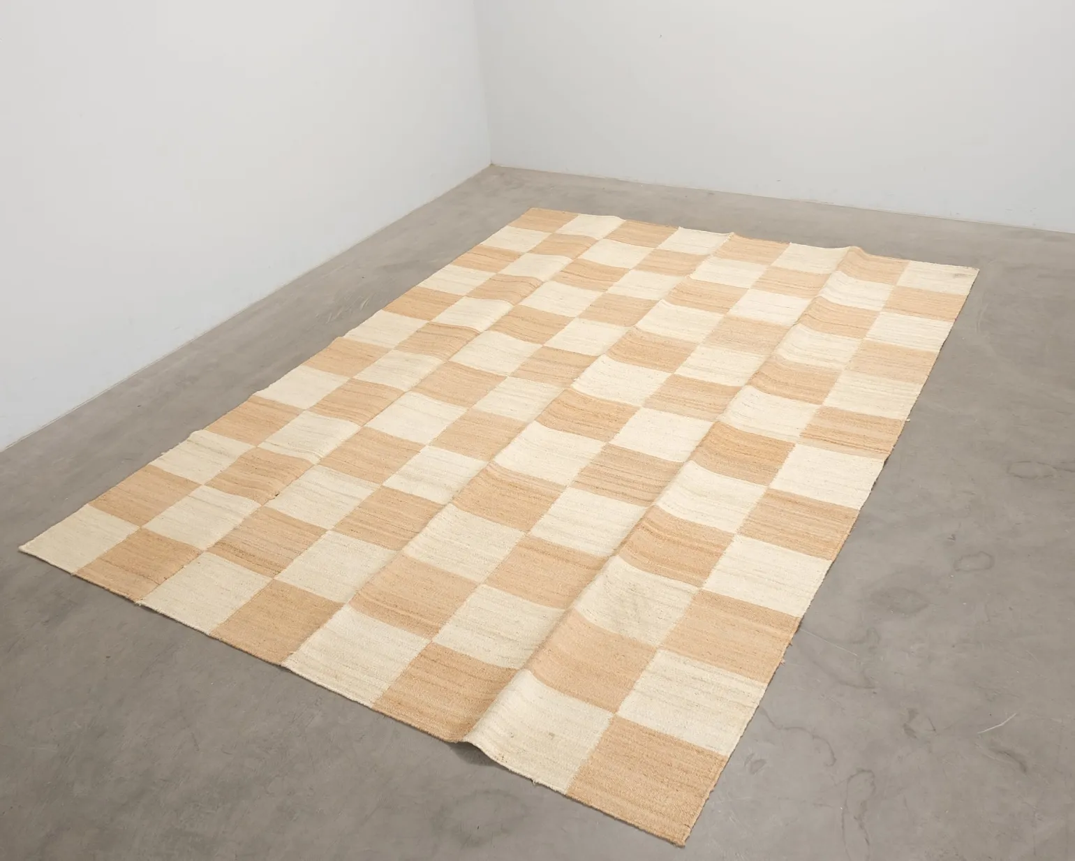 Layered Chess jutematta 250 x 350 cm