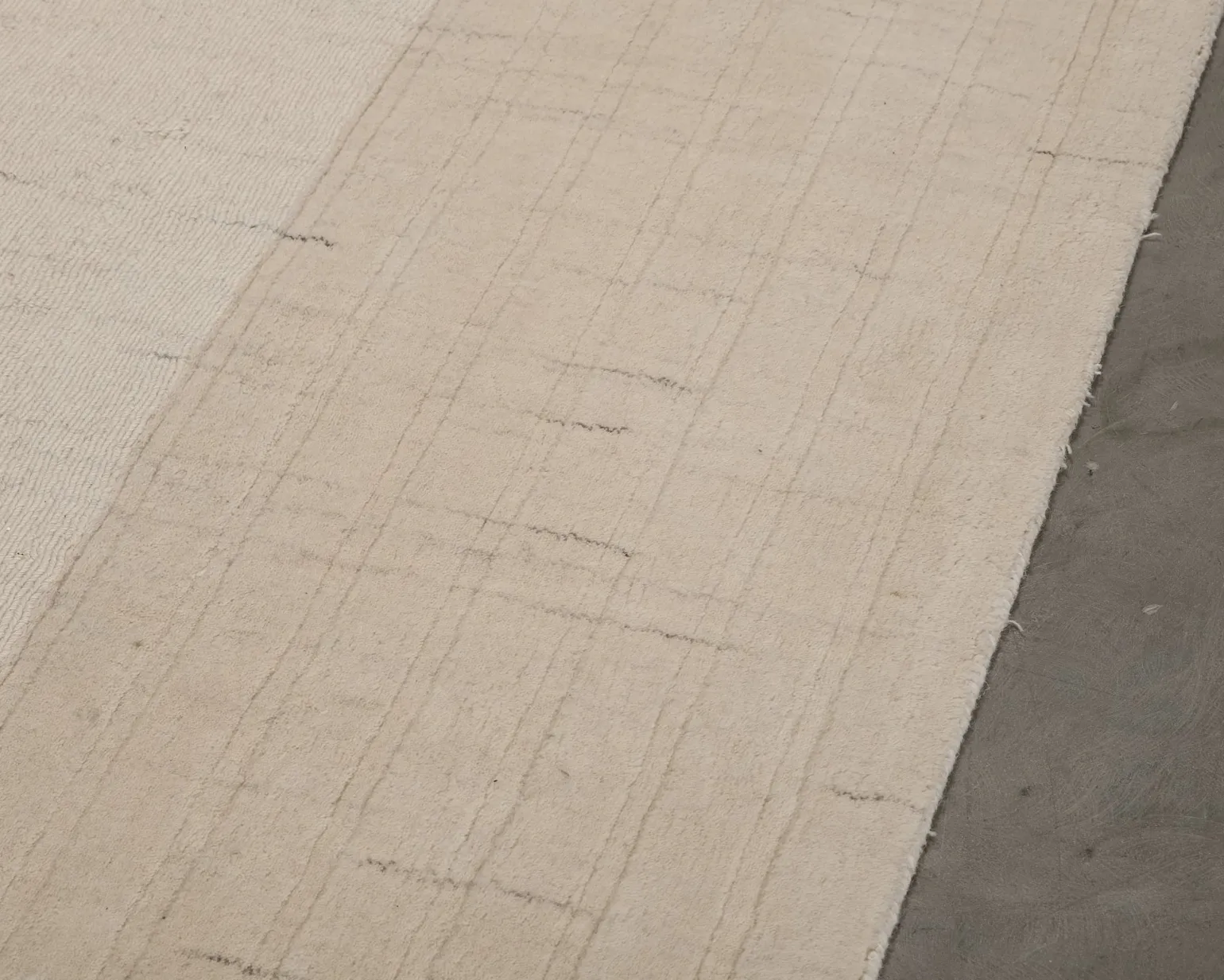 Layered Circular ullmatta 220 x 350 cm Bone White