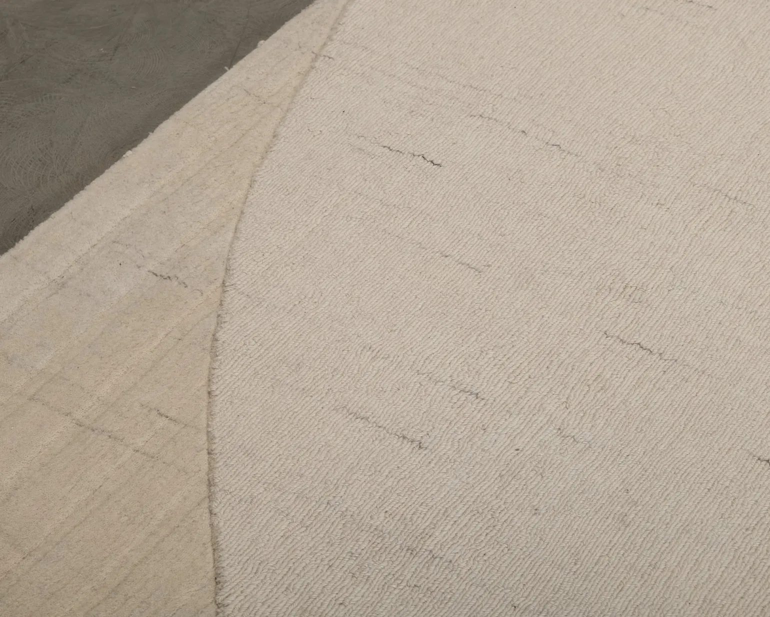 Layered Circular ullmatta 220 x 350 cm Bone White