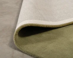 Layered Classic Solid Wool ullmatta 253 x 310 cm Capulet Olive