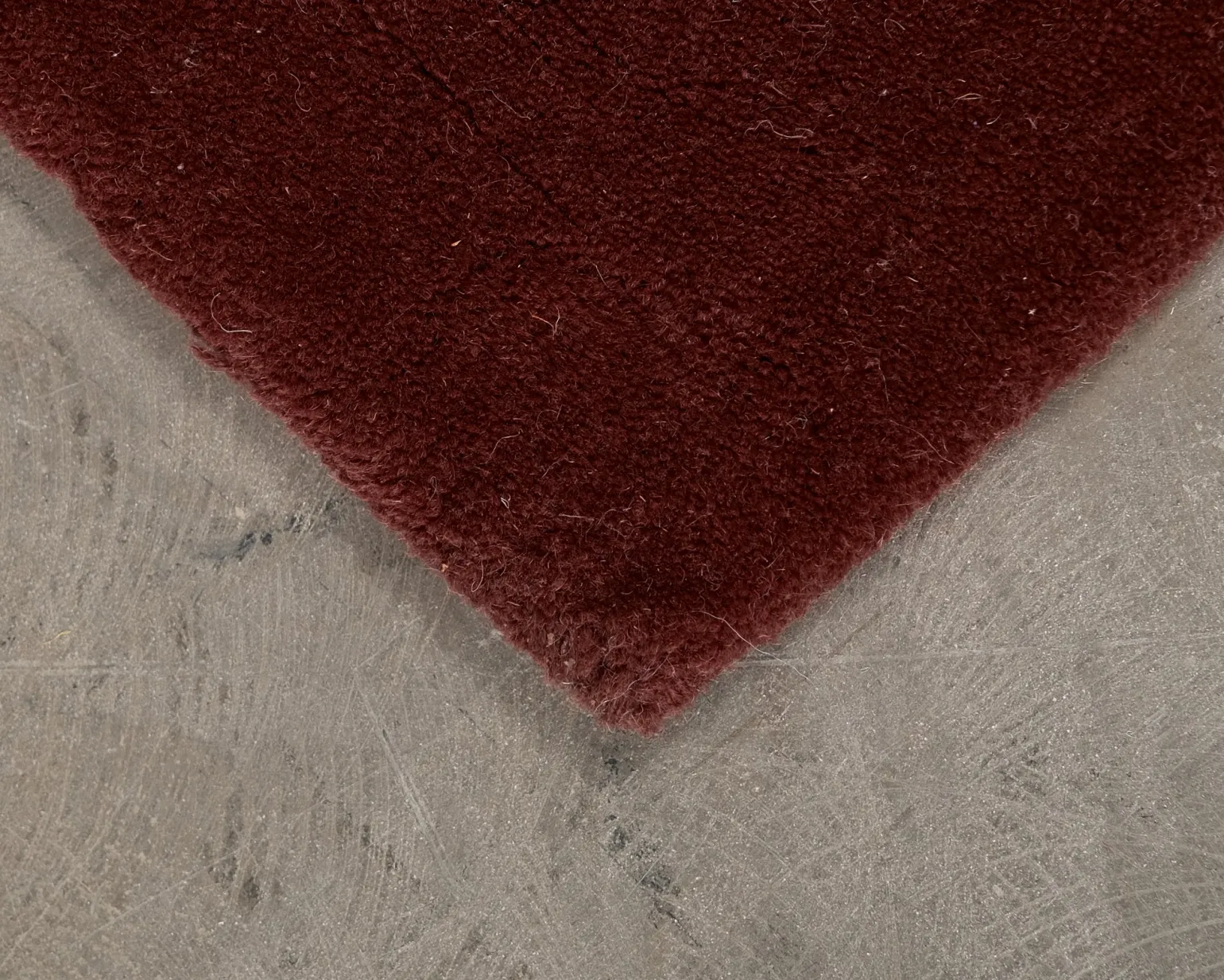 Layered Classic Solid Wool ullmatta 200 x 300 cm vinröd