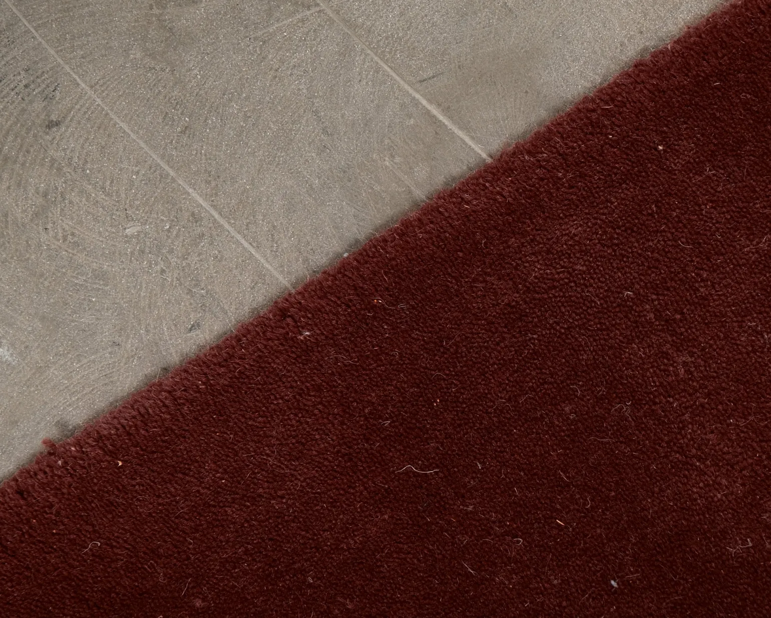 Layered Classic Solid Wool ullmatta 200 x 300 cm vinröd