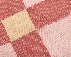 Layered x Evelina Kroon jutematta 180 x 270 cm Plum Punch