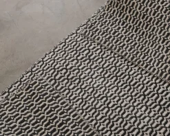 Linie Design Tile ullmatta 140 x 195 cm svartvit
