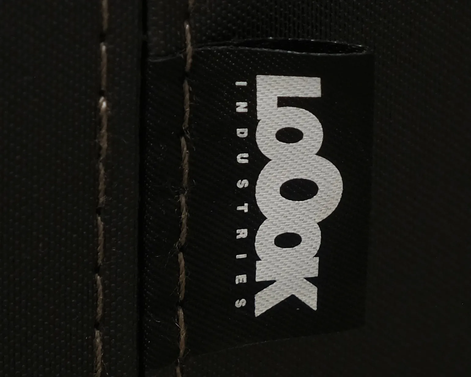 LoOok Industries Bazooka puff musta