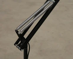 Luxo L1 golvlampa svart