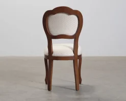 Matstol i trä och grå sits