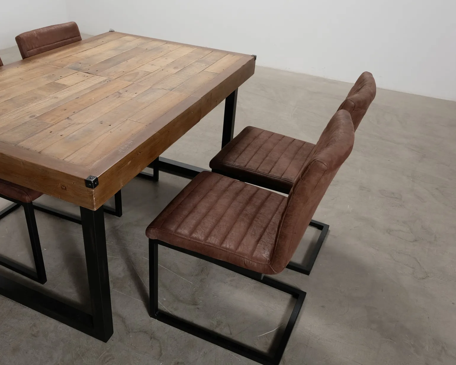 Mio matgrupp inkl. bord och 4 stolar