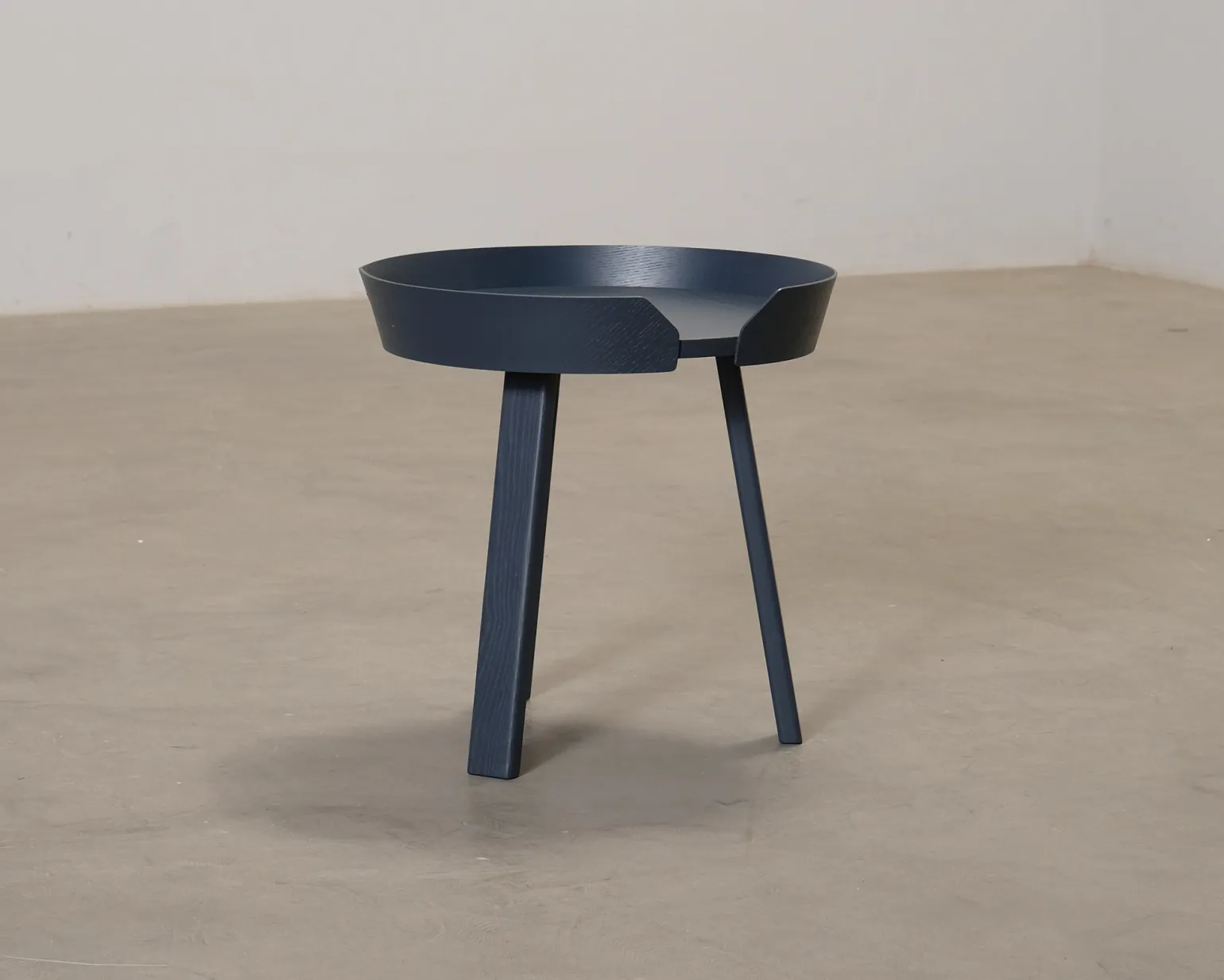 Muuto Around sidobord antracit