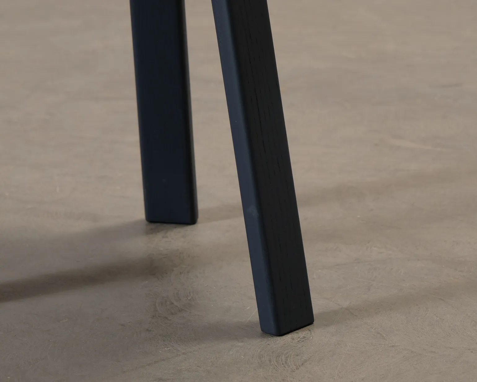 Muuto Around sidobord antracit
