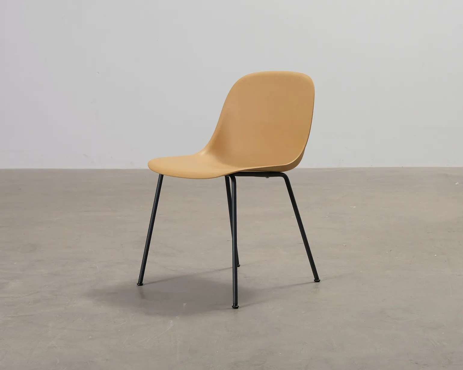 Muuto Fiber Side stol ockra