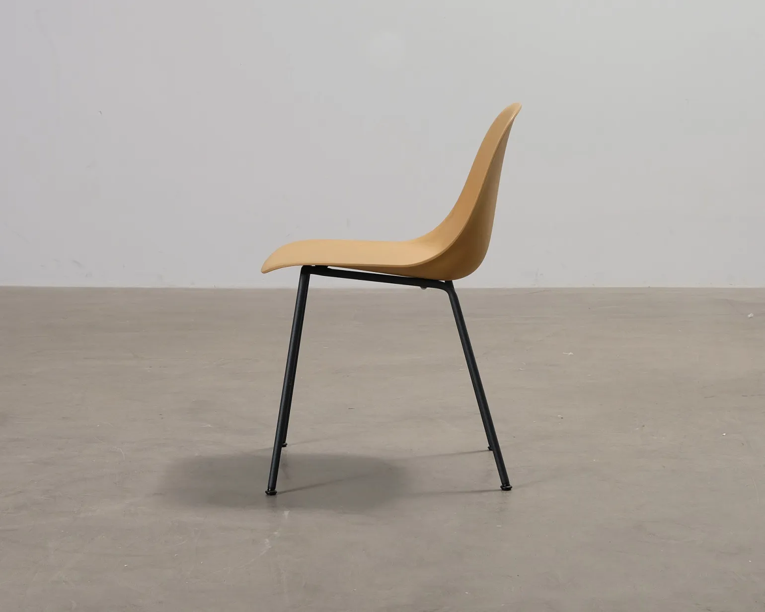 Muuto Fiber Side stol ockra